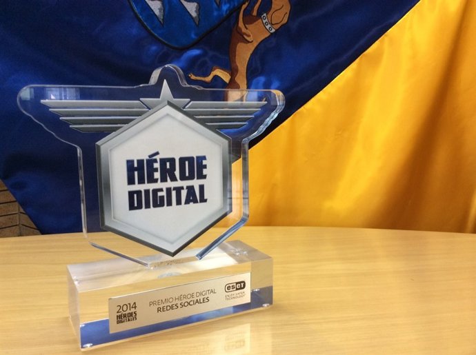 El perfil del 1-1-2 Canarias en Twitter recibe el premio nacional Héroe Digital 