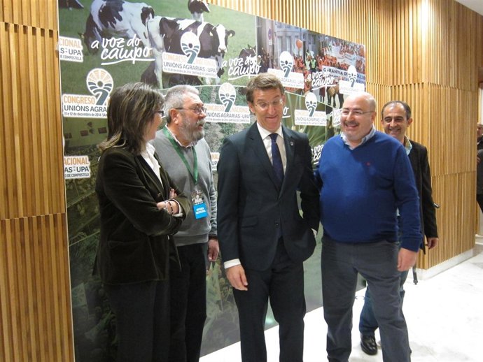 Rosa Quintana, Cándido Méndez, Feijóo y Roberto García en congreso de UU.AA.