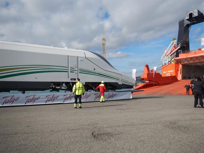 Envío del primer tren Talgo para el AVE a la Meca desde el Puerto de Barcelona