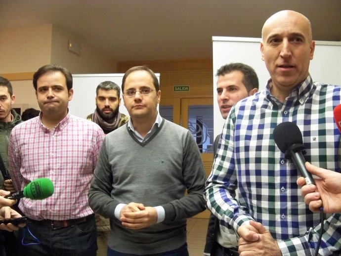  César Luena, Junto A Miembros Del PSOE De Castilla Y León 