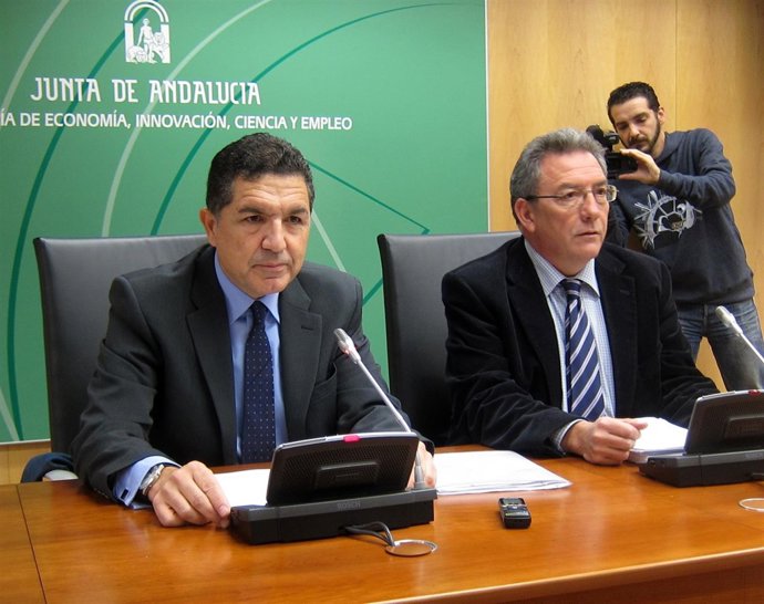 Gaspar Llanes e Ignacio Pozuelo, en rueda de prensa este viernes.
