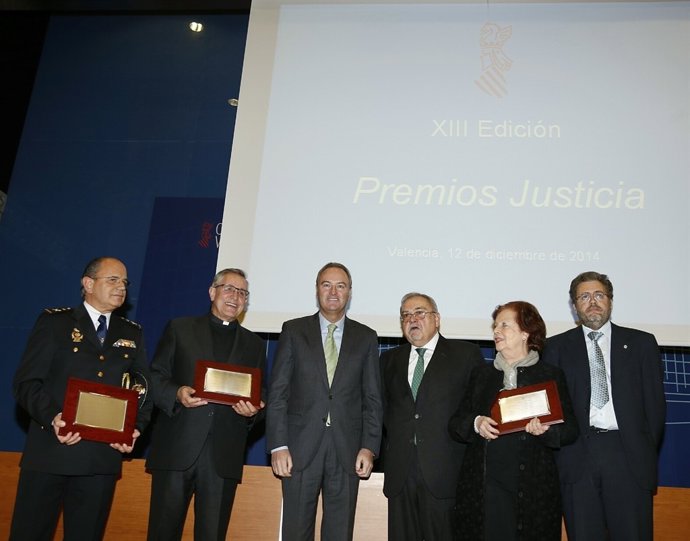 Fabra junto a los premiados en Justicia