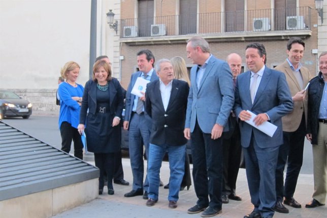 Fabra y otros dirigentes del PP la entrada en la sede del partido