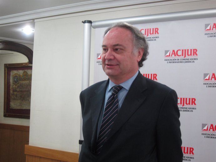 Juan Carlos Estévez presidente procuradores