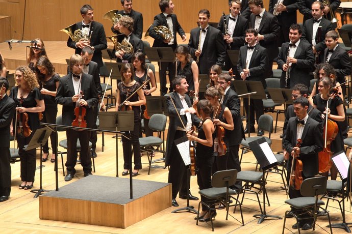 Orquestra Filharmònica de la UV y cinco escuelas corales actúan en el Palau
