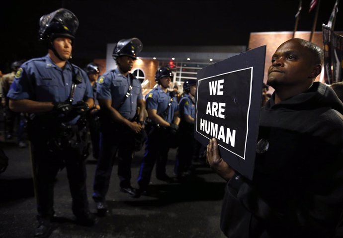Protestas en Ferguson por la muerte de un joven negro