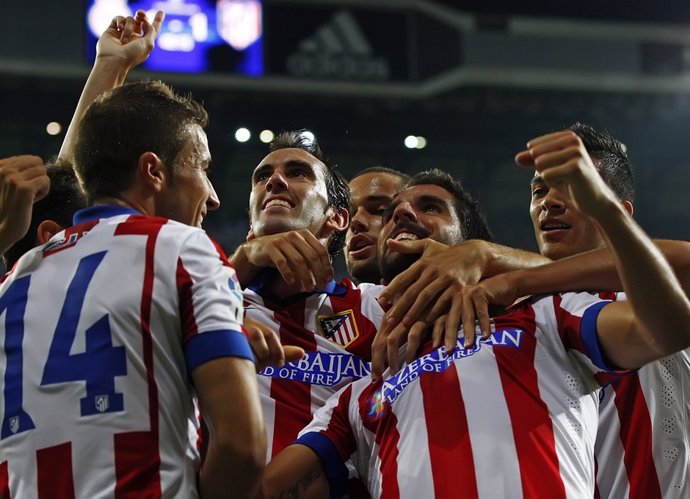 Raúl García, Godín y Gabi celebran un gol del Atlético de Madrid