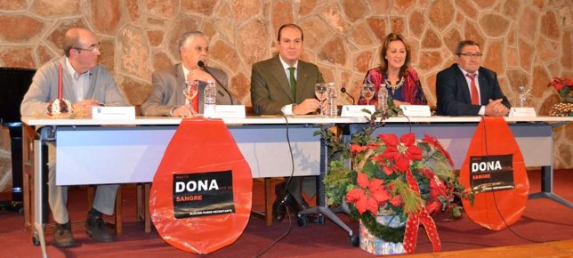 Hernández Carrón en el acto de donantes de sangre de Villafranca