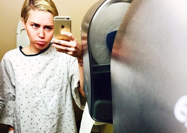 Miley Cyrus ingresada en el hospital y su misteriosa lesión de muñeca