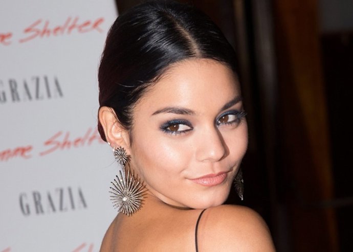 Vanessa Hudgens muy feliz en su 26 cumpleaños 