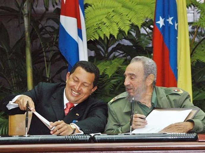Hugo Chávez y Fidel Castro en el acto fundacional del ALBA