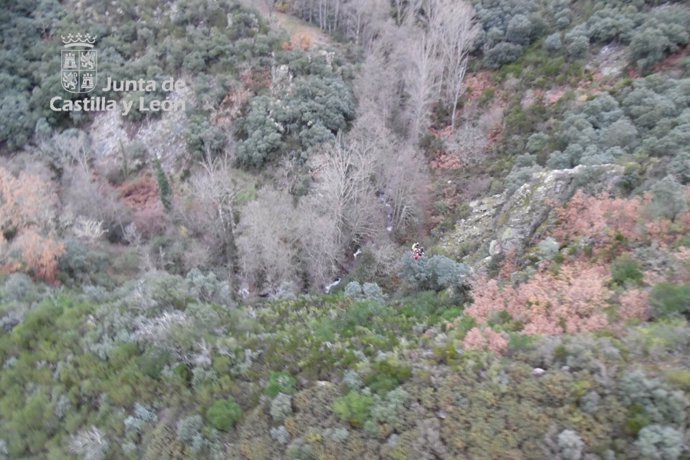 Rescate de un cazador que sufrió una caída en Santalavilla (León)