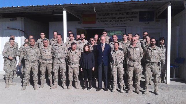 La vicepresidenta y el ministro de Defensa con las tropas en Herat