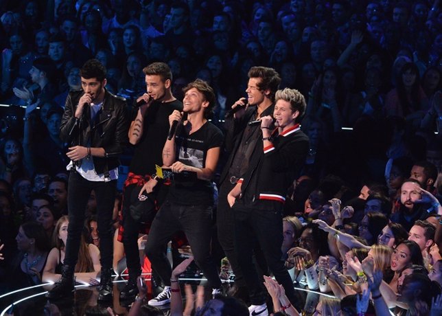 One Direction Speaks Onstage During The 2013 MTV Vide
