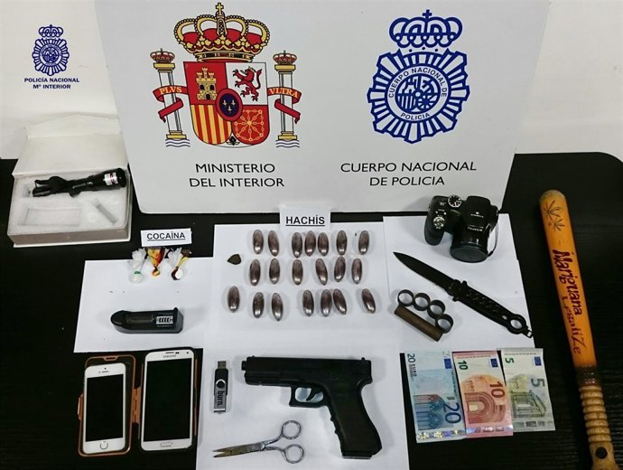 Material ocupado a los detenidos por la Policía Nacional. 
