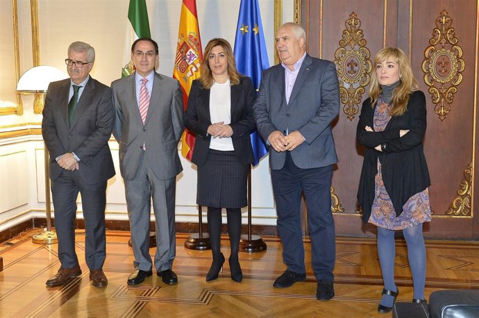 Susana Díaz, con los líderes sindicales y de los empresarios