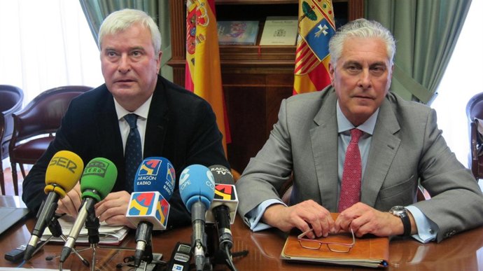 Gustavo Alcalde y Antonio Suárez, tras la Junta de Seguridad de Aragón