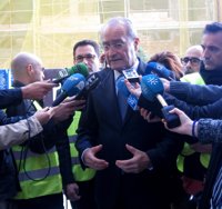 De la Torre admite que la zona franca requiere "varios años", pero se compromete a crearla el próximo mandato