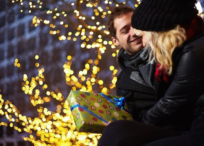 ¿Cuánto Gastamos En El Regalo De Navidad De Nuestra Pareja?