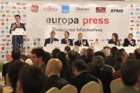 Soria dice que la bajada del petróleo podría elevar el crecimiento del PIB