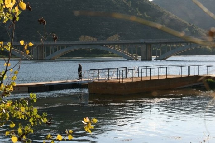 Pantalán sobre el embalse de Mequinenza