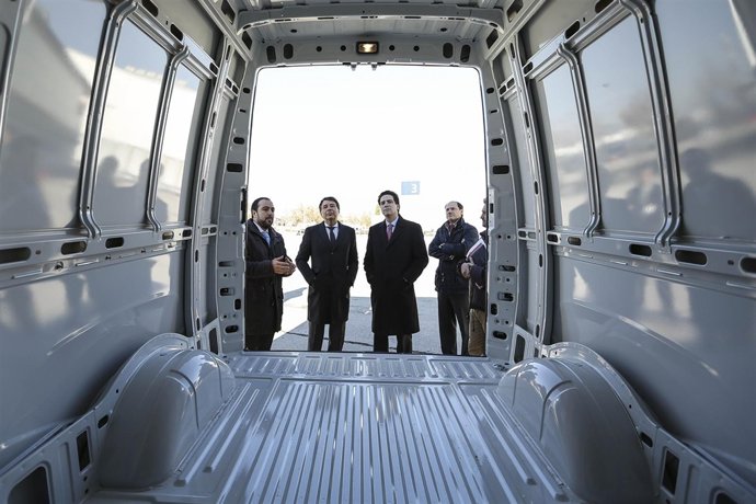 González acude a ver furgonetas 'limpias'