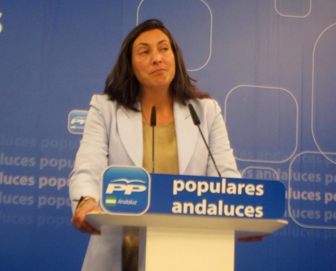La secretaria general del PP-A, Dolores López Gabarro, hoy en rueda de prensa