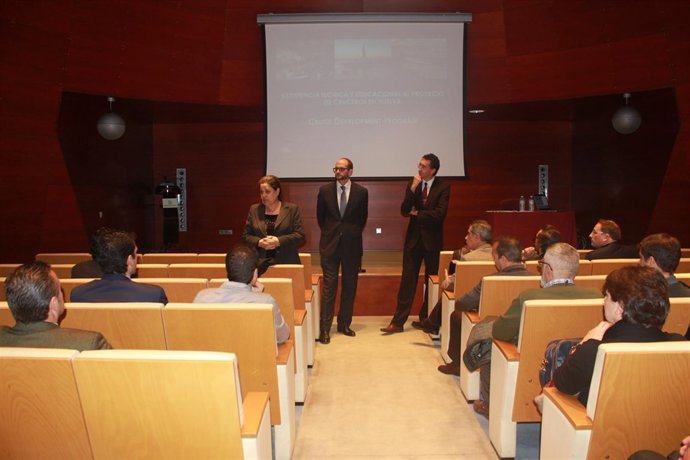 Jornada de trabajo en el puerto de Huelva sobre el turismo de cruceros. 