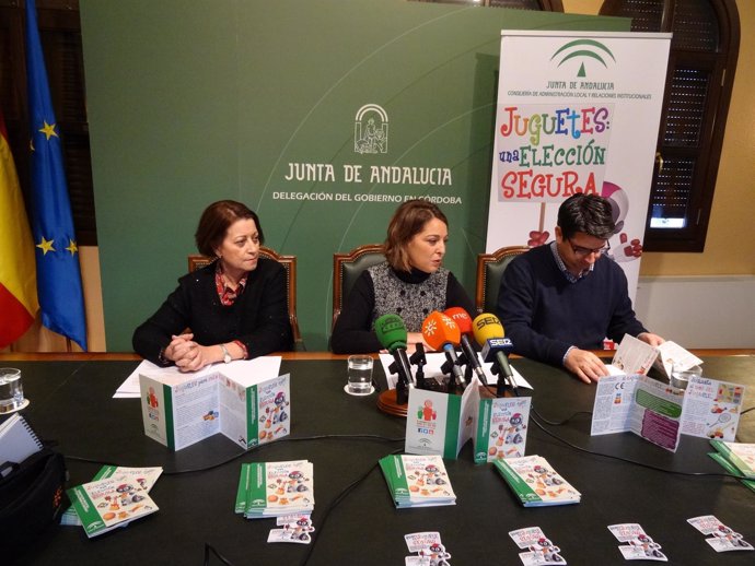 Muñoz, Ambrosio y García en la rueda de prensa