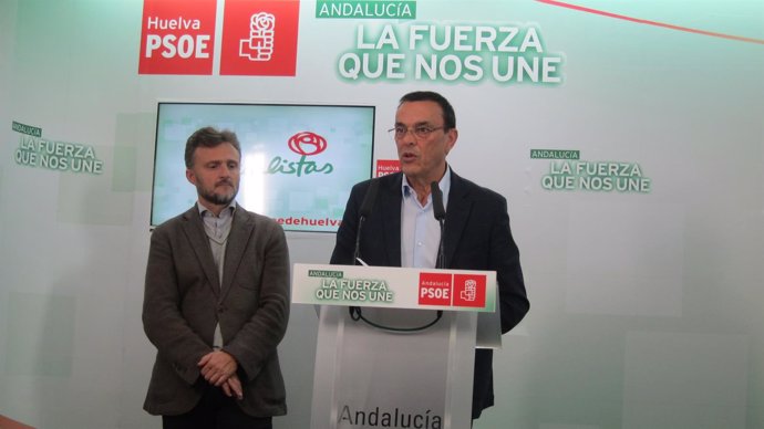 El secretario general del PSOE de Huelva, Ignacio Caraballo, y José Fiscal.