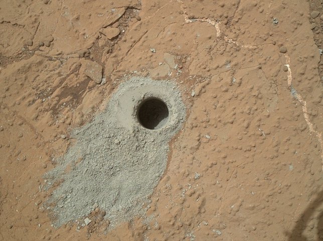 Taladro en la roca Cuberland de Marte