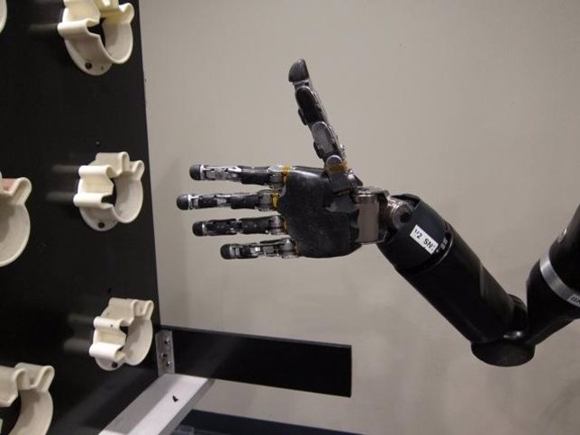 University of Pittsburgh Schools mano robótica