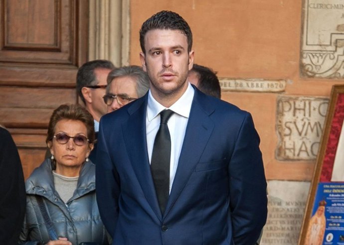 EL HIJO DE ALESSANDRO LECQUIO CONMOCIONADO POR LA MUERTE 