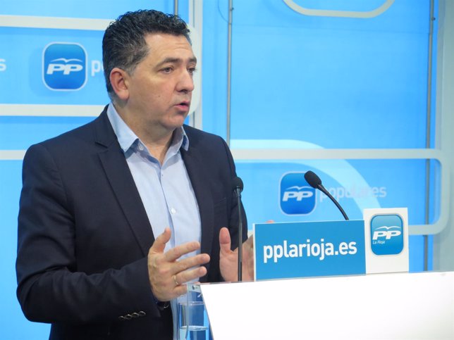 El secretario general del PP Carlos Cuevas informa de ayudas a parados