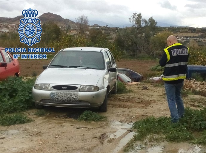 Imagen del vehículo en el que los sospechosos emprendieron la huida