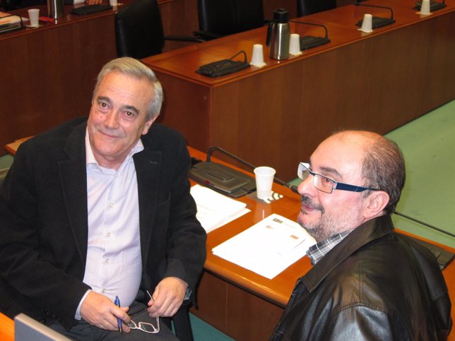 Sada y Lambán en la reunión del grupo del PSOE en las Cortes