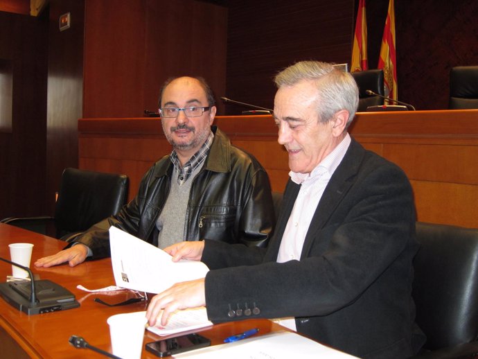 El secretario general del PSOE, Javier Lambán, y el portavoz, Javier Sada