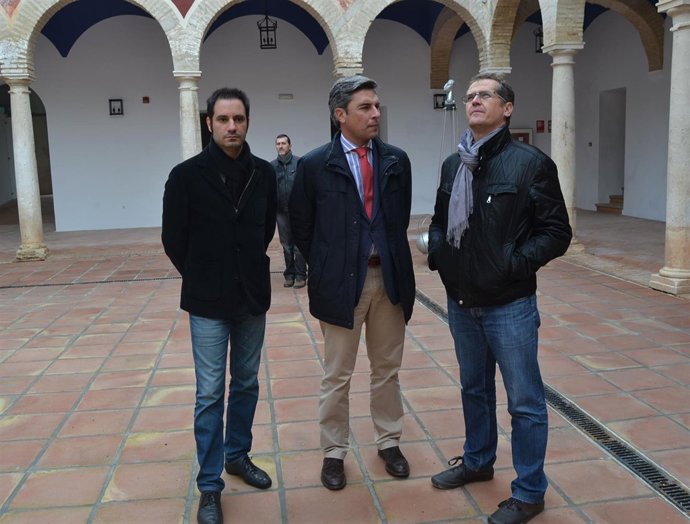 Lorite (centro), entre Criado y Caravaca en el nuevo alojamiento