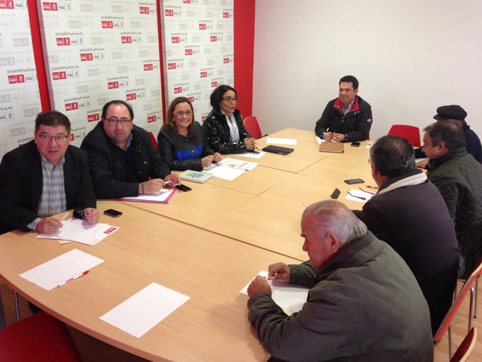 El sector pesquero se reúne con el PSOE de Huelva.