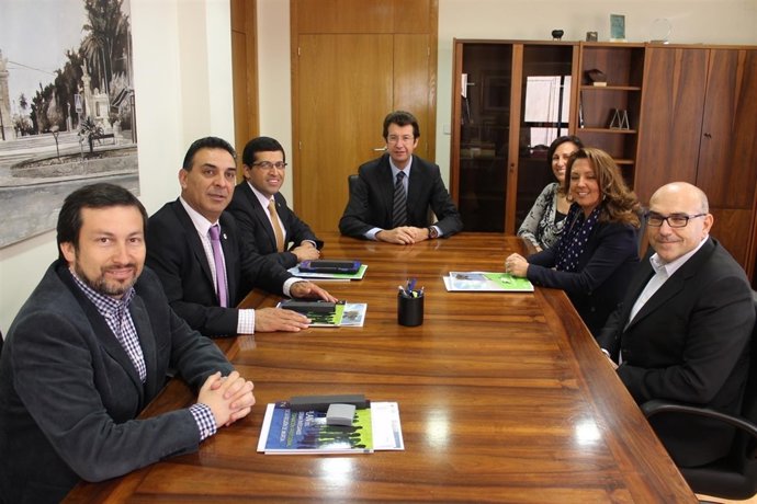 Ruiz con una delegación del gobierno de la región chilena de OHiggins 