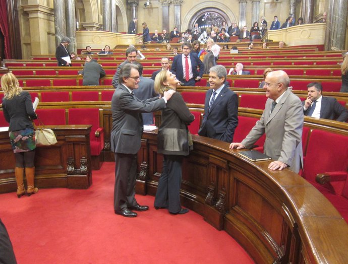 ARTUR Mas, Núria De Gispert y varios consellers en el pleno del Parlament