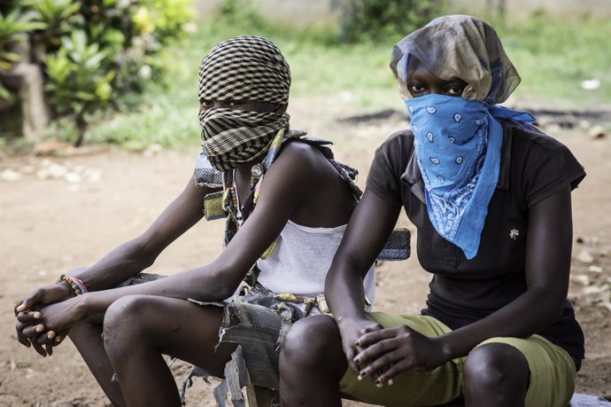 Dos niños, de 14 y 17 años, miembros de un grupo armado contra balaka