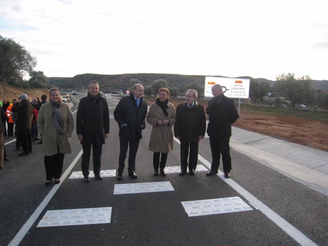 Fernández de Alarcón ha inaugurado este jueves la nueva carretera