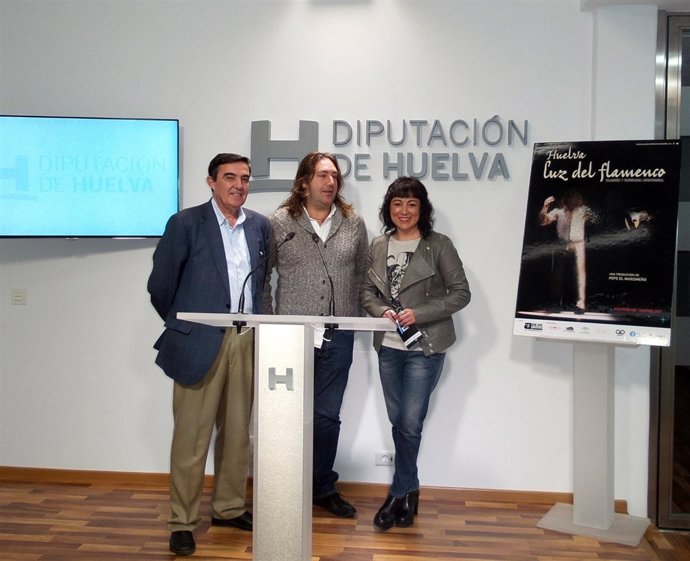 La diputada de Cultura, Elena Tobar, junto a Pepe 'El marismeño'.