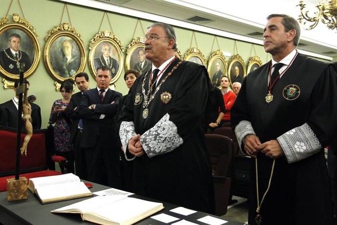 Eduardo Torres toma posesión como decano del Colegio Abogados