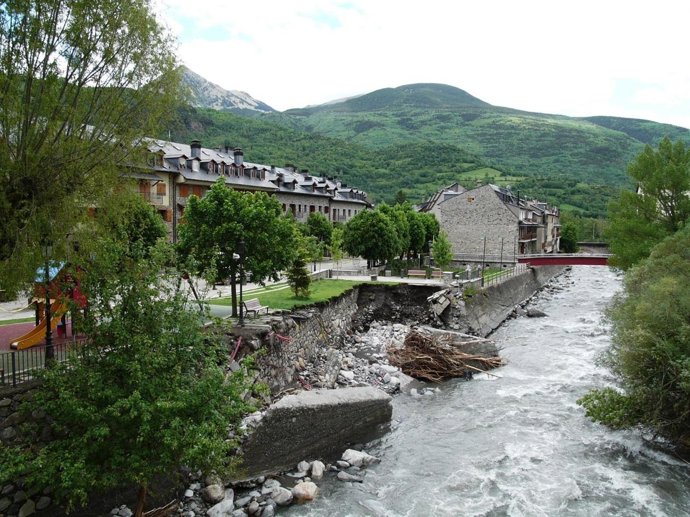 Casco urbano de Benasque tras la crecida del Ésera