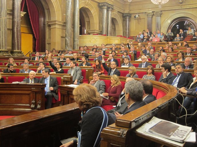 Pleno del Parlament durante votación de Presupuestis