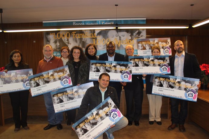 Fundación Cajasol entrega de bonos sociales de 500 euros a entidades en Huelva