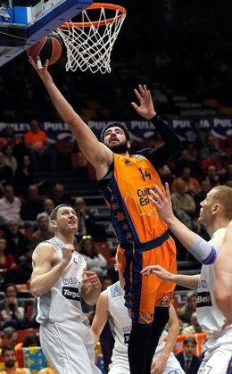 El Valencia gana al Neptunas con Bojan Dubljevic