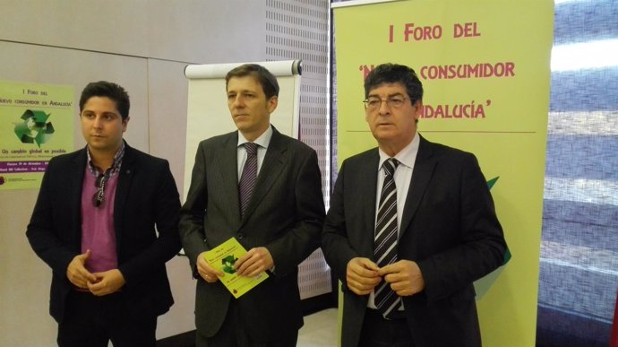 Diego Valderas inaugura un encuentro sobre consumo